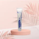 ژل دیفرین ضد جوش دیفرین از ایجاد جوش سر سیاه و سرسفید، لک و مسدود شدن منافذ جلوگیری می‌کند. ژل ضد جوش دیفرین غیر کومدوژنیک (غیرجوش و آکنه ‌زا) و فاقد عطر بوده و حاوی رتینوئید آداپالن یک دهم درصد، اولین ماده فعال بدون نسخه برای درمان جوش و آکنه است.
